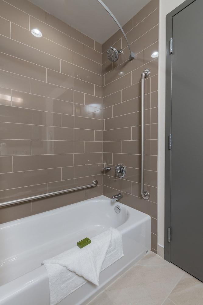 ベスト ウェスタン プラス チェスターメア ホテル Chestermere エクステリア 写真