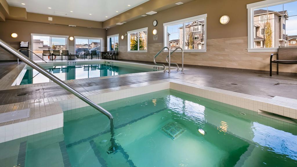 ベスト ウェスタン プラス チェスターメア ホテル Chestermere エクステリア 写真