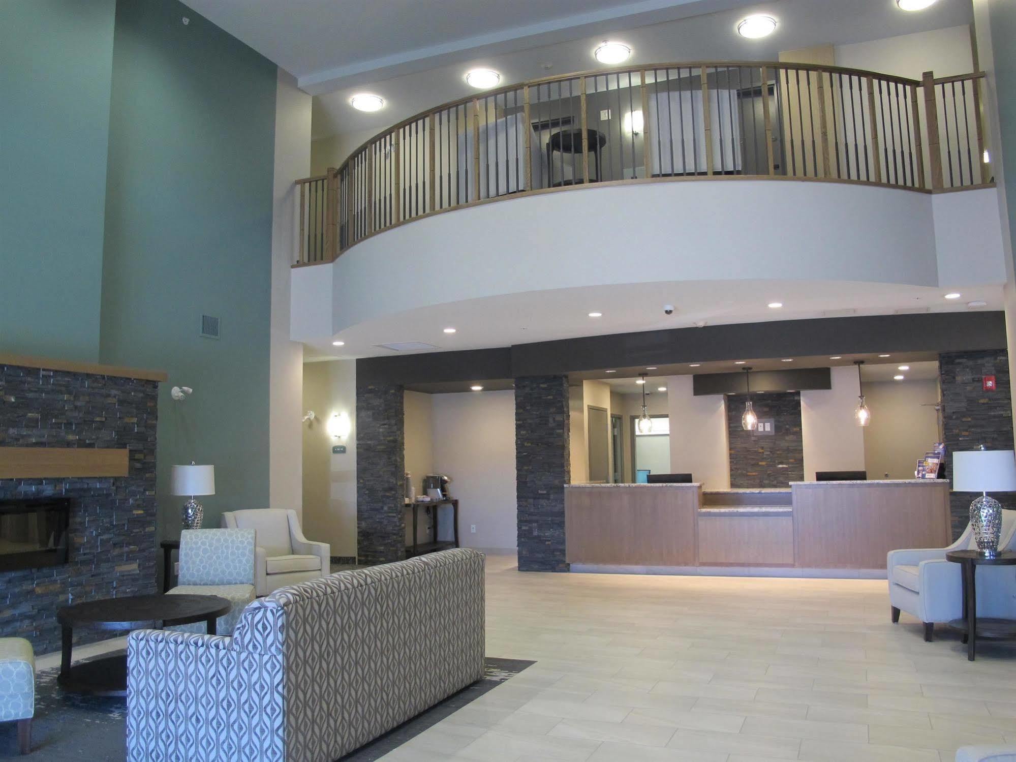 ベスト ウェスタン プラス チェスターメア ホテル Chestermere エクステリア 写真