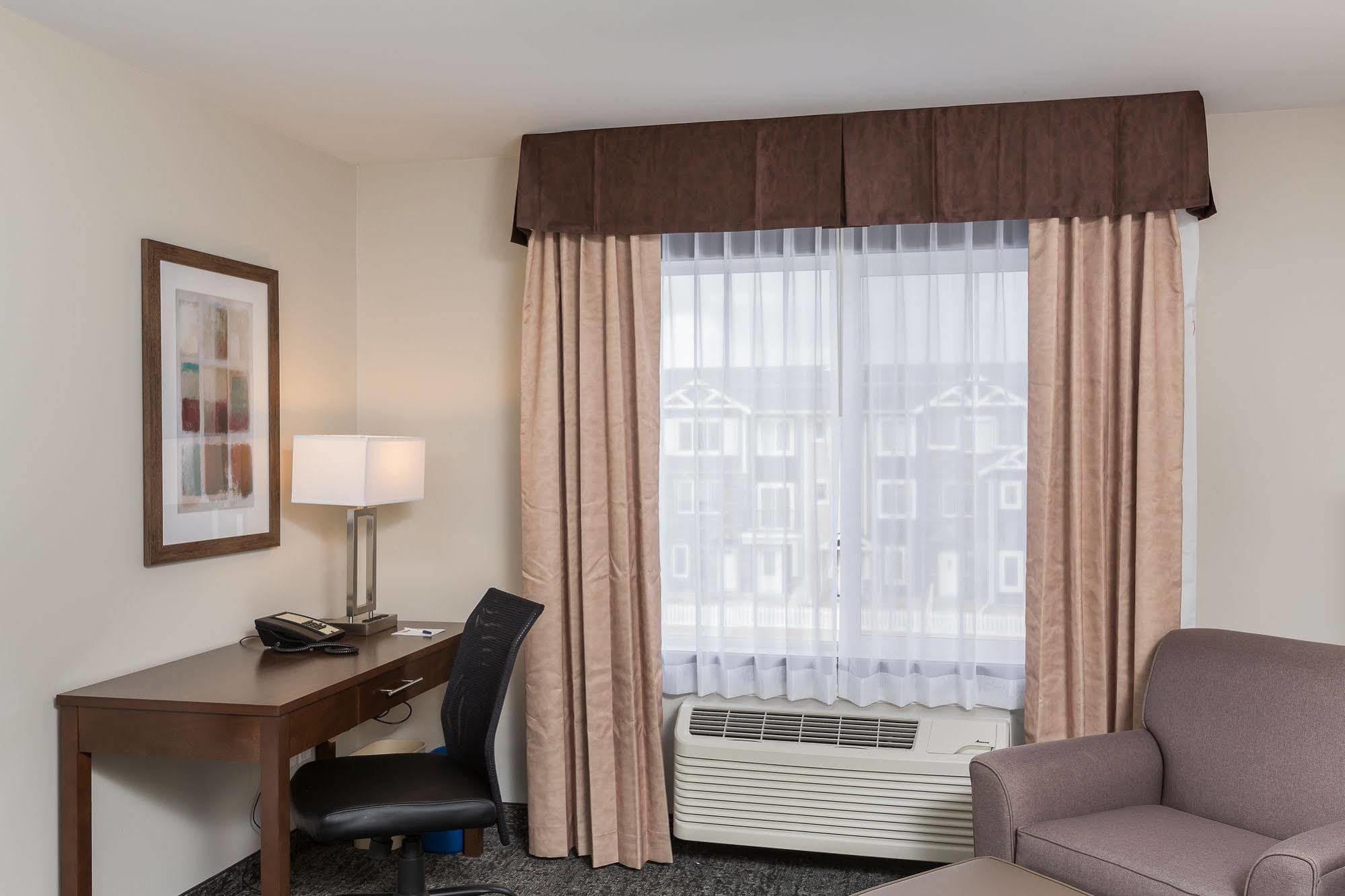 ベスト ウェスタン プラス チェスターメア ホテル Chestermere エクステリア 写真